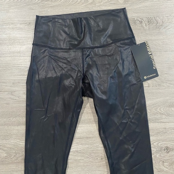 NWT Wunder Under High-Rise Tight 28"
Full-On Luxtreme Shine - Picture 9 of 9